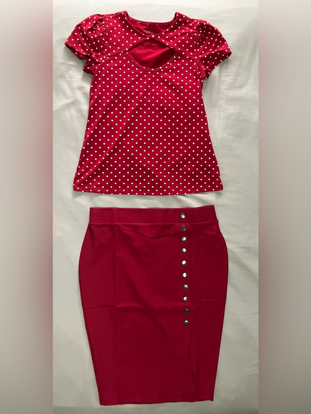 Torrid Retro Chic Button Neck Foxy Top in Commit Dot Red - Size 0/12 - NWT - Picture 14 of 16